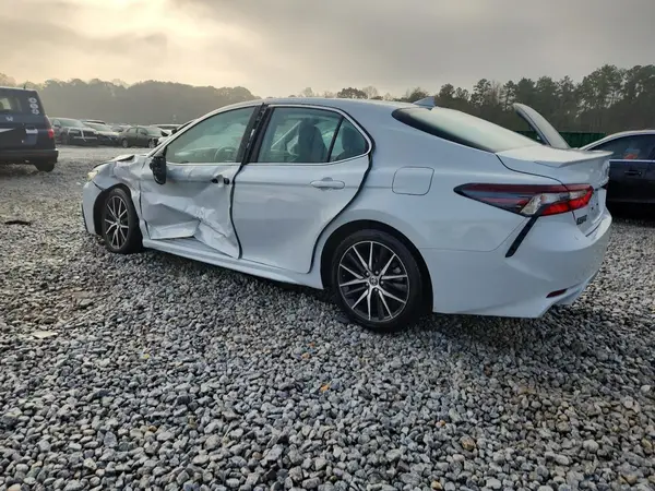 4T1G11AK2NU064019 2022 TOYOTA CAMRY - Image 2