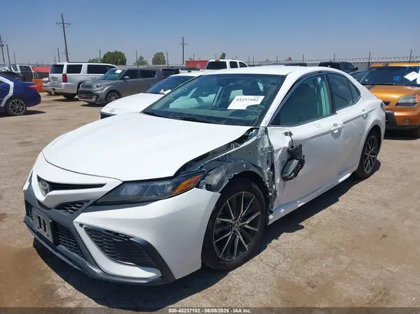4T1G11AK2NU064893 2022 TOYOTA CAMRY - Image 2