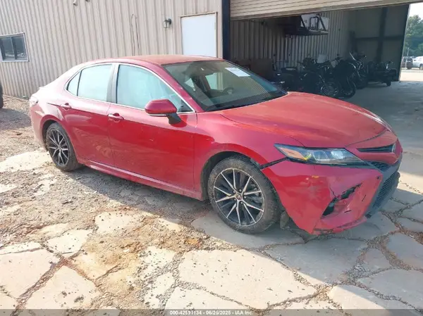 4T1G11AK2NU071553 2022 TOYOTA CAMRY - Image 1
