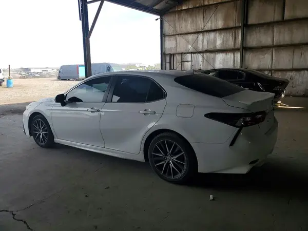 4T1G11AK2NU073383 2022 TOYOTA CAMRY - Image 2