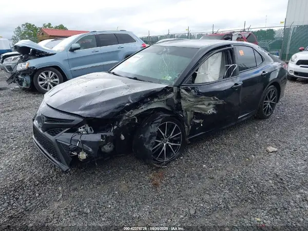 4T1G11AK2NU076610 2022 TOYOTA CAMRY - Image 2