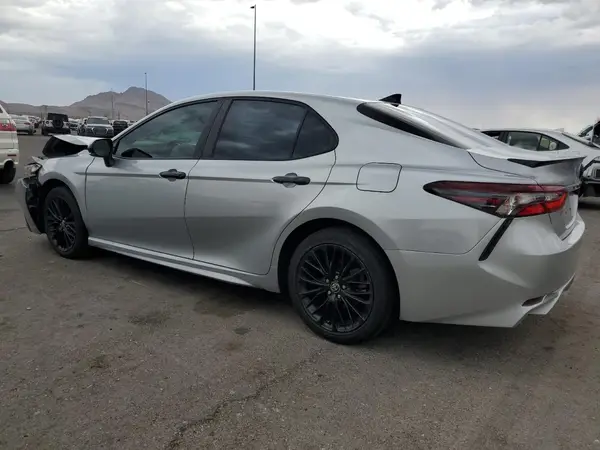 4T1G11AK2NU498747 2022 TOYOTA CAMRY - Image 2