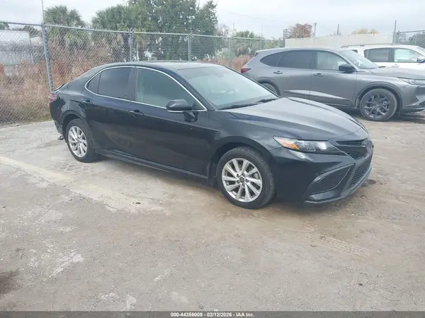4T1G11AK2NU499901 2022 TOYOTA CAMRY - Image 1