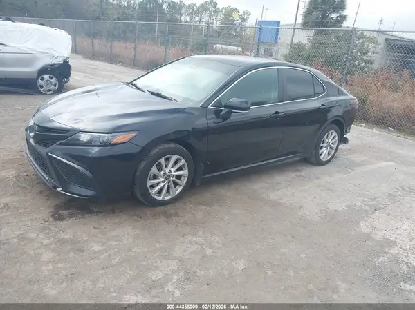 4T1G11AK2NU499901 2022 TOYOTA CAMRY - Image 2
