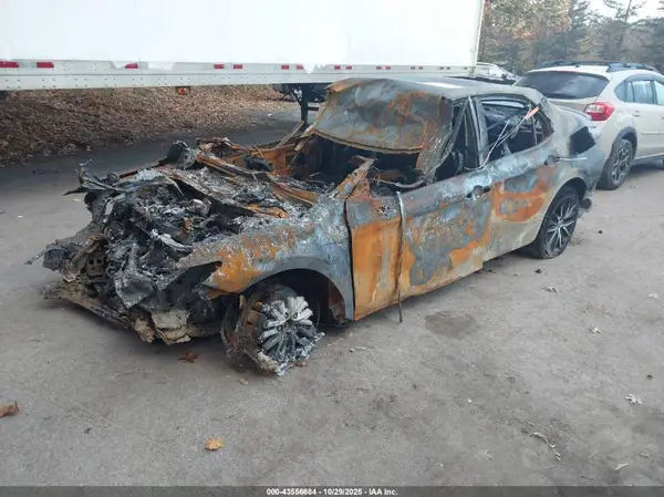 4T1G11AK2NU617557 2022 TOYOTA CAMRY - Image 2
