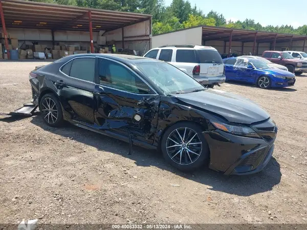 4T1G11AK2NU618529 2022 TOYOTA CAMRY - Image 1