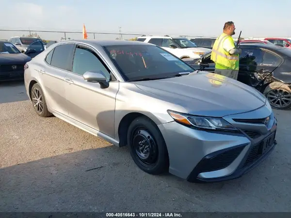 4T1G11AK2NU618661 2022 TOYOTA CAMRY - Image 1