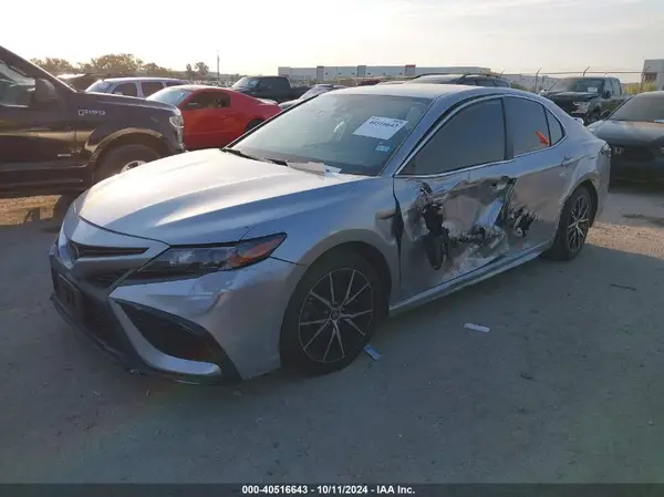 4T1G11AK2NU618661 2022 TOYOTA CAMRY - Image 2
