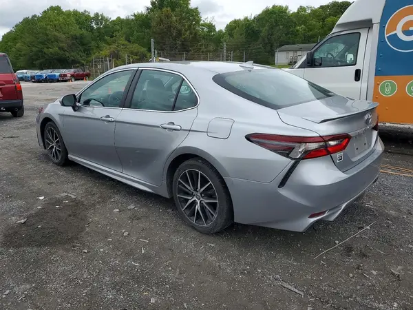 4T1G11AK2NU621544 2022 TOYOTA CAMRY - Image 2