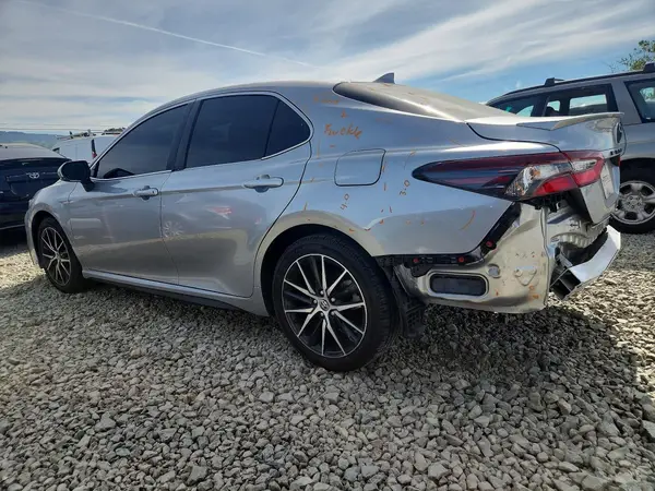 4T1G11AK2NU622726 2022 TOYOTA CAMRY - Image 2