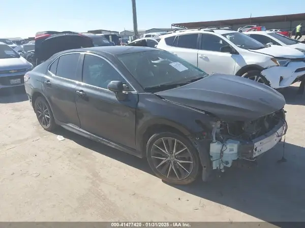 4T1G11AK2NU624444 2022 TOYOTA CAMRY - Image 1