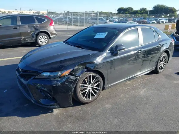 4T1G11AK2NU624878 2022 TOYOTA CAMRY - Image 2