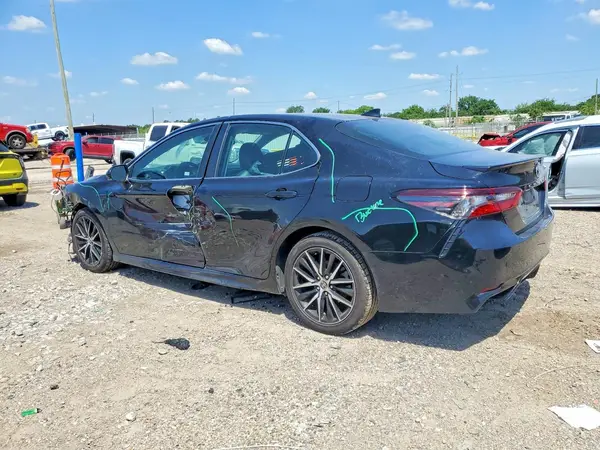 4T1G11AK2NU625304 2022 TOYOTA CAMRY - Image 2