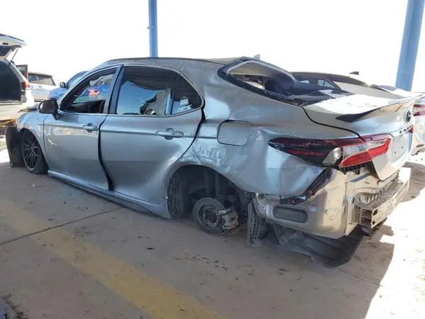 4T1G11AK2NU628641 2022 TOYOTA CAMRY - Image 2