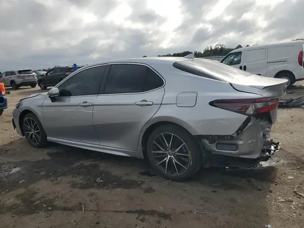 4T1G11AK2NU628817 2022 TOYOTA CAMRY - Image 2