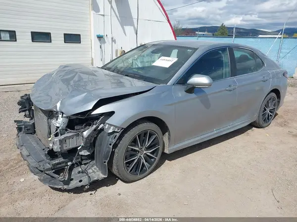 4T1G11AK2NU632365 2022 TOYOTA CAMRY - Image 2