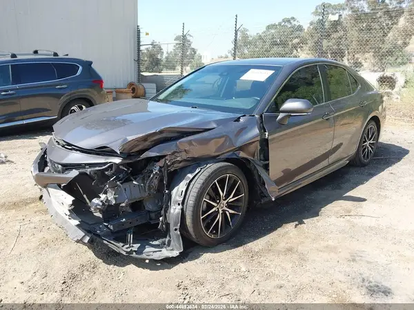 4T1G11AK2NU634620 2022 TOYOTA CAMRY - Image 2
