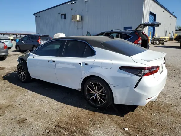 4T1G11AK2NU634990 2022 TOYOTA CAMRY - Image 2