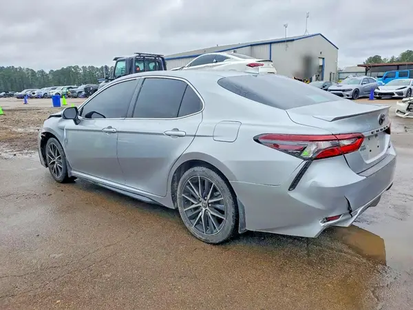 4T1G11AK2NU635086 2022 TOYOTA CAMRY - Image 2