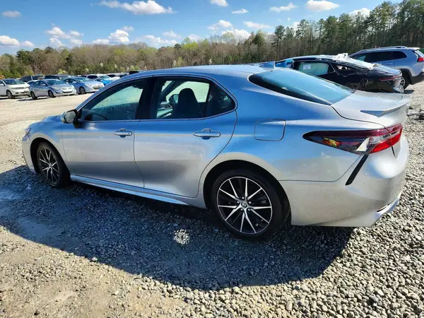4T1G11AK2NU636755 2022 TOYOTA CAMRY - Image 2