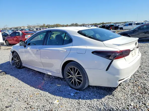 4T1G11AK2NU636965 2022 TOYOTA CAMRY - Image 2