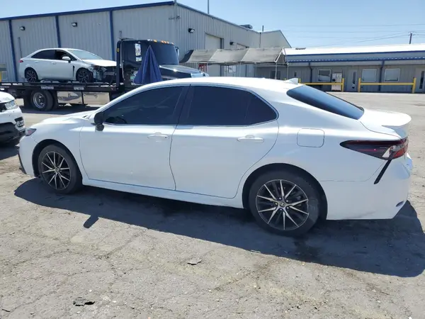 4T1G11AK2NU638263 2022 TOYOTA CAMRY - Image 2