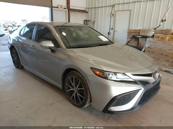 4T1G11AK2NU639171 2022 TOYOTA CAMRY - Image 1