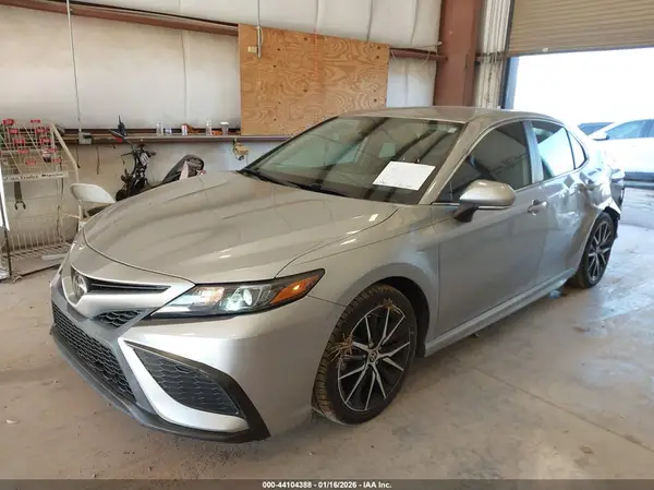 4T1G11AK2NU639171 2022 TOYOTA CAMRY - Image 2