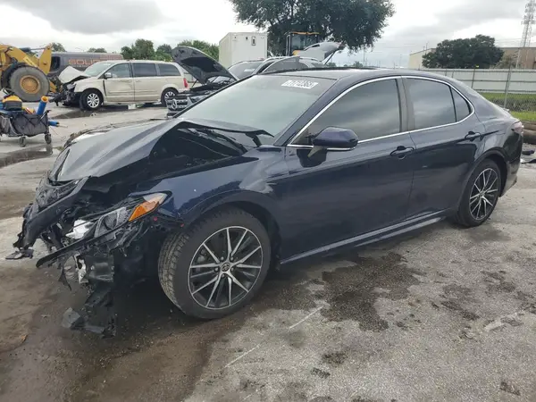 4T1G11AK2NU640658 2022 TOYOTA CAMRY - Image 1