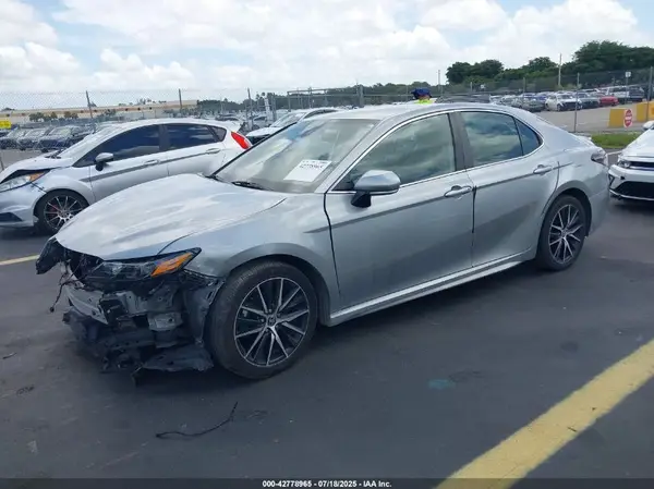 4T1G11AK2NU641843 2022 TOYOTA CAMRY - Image 2