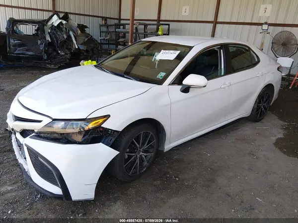 4T1G11AK2NU642071 2022 TOYOTA CAMRY - Image 2