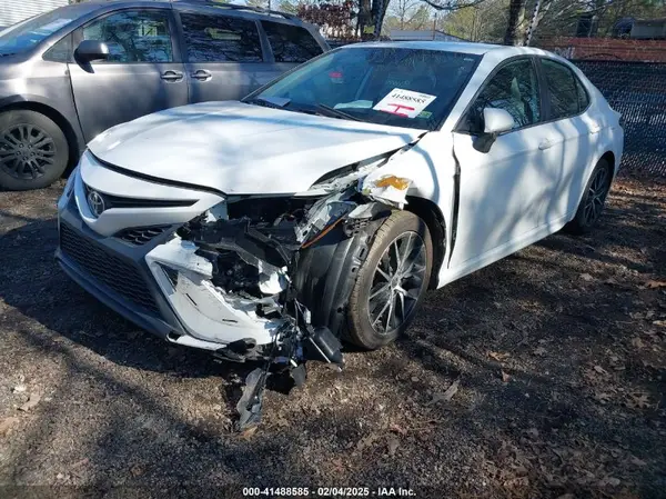 4T1G11AK2NU643799 2022 TOYOTA CAMRY - Image 2