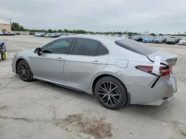 4T1G11AK2NU646296 2022 TOYOTA CAMRY - Image 2