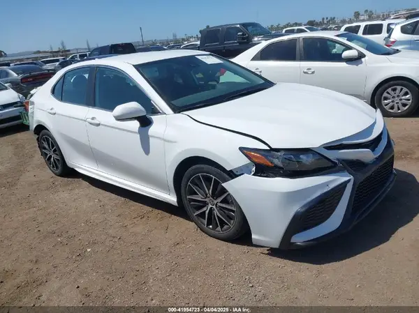 4T1G11AK2NU646346 2022 TOYOTA CAMRY - Image 1