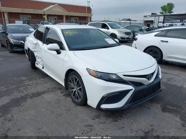 4T1G11AK2NU647254 2022 TOYOTA CAMRY - Image 1