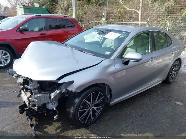 4T1G11AK2NU647285 2022 TOYOTA CAMRY - Image 2