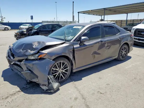 4T1G11AK2NU649635 2022 TOYOTA CAMRY - Image 1