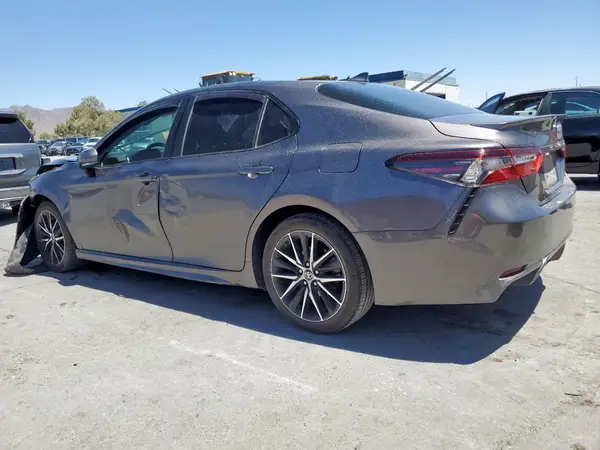 4T1G11AK2NU649635 2022 TOYOTA CAMRY - Image 2