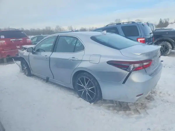 4T1G11AK2NU649960 2022 TOYOTA CAMRY - Image 2