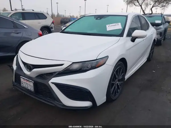 4T1G11AK2NU650493 2022 TOYOTA CAMRY - Image 2