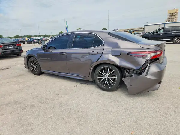 4T1G11AK2NU651529 2022 TOYOTA CAMRY - Image 2