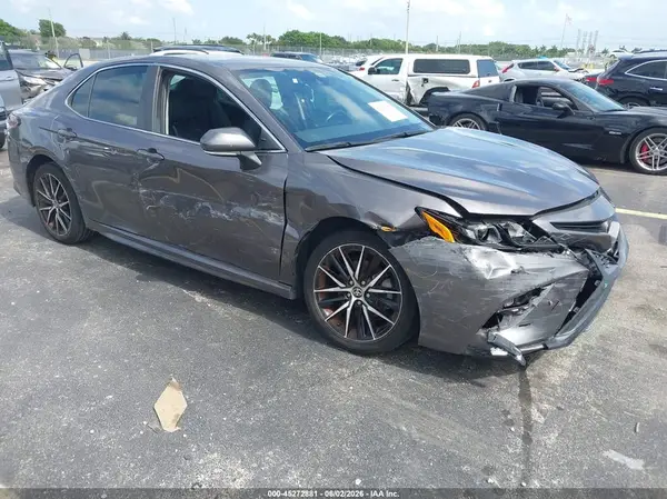 4T1G11AK2NU651658 2022 TOYOTA CAMRY - Image 1