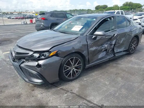 4T1G11AK2NU651658 2022 TOYOTA CAMRY - Image 2