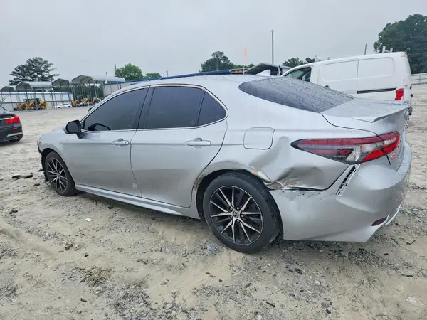 4T1G11AK2NU653037 2022 TOYOTA CAMRY - Image 2