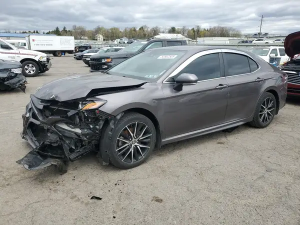 4T1G11AK2NU656455 2022 TOYOTA CAMRY - Image 1