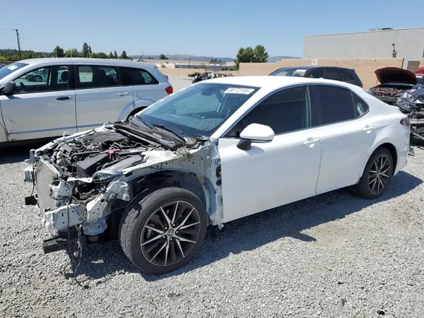 4T1G11AK2NU658870 2022 TOYOTA CAMRY - Image 1