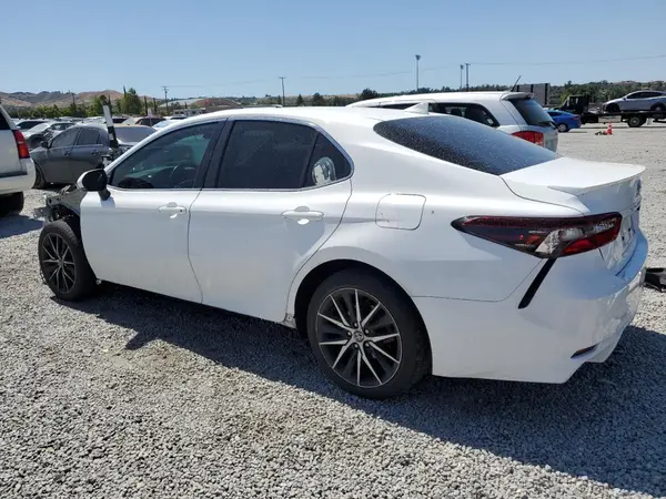 4T1G11AK2NU658870 2022 TOYOTA CAMRY - Image 2