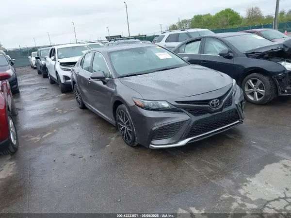 4T1G11AK2NU659646 2022 TOYOTA CAMRY - Image 1