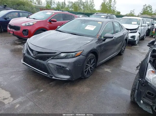 4T1G11AK2NU659646 2022 TOYOTA CAMRY - Image 2