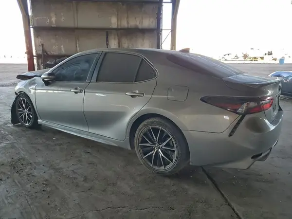 4T1G11AK2NU659727 2022 TOYOTA CAMRY - Image 2